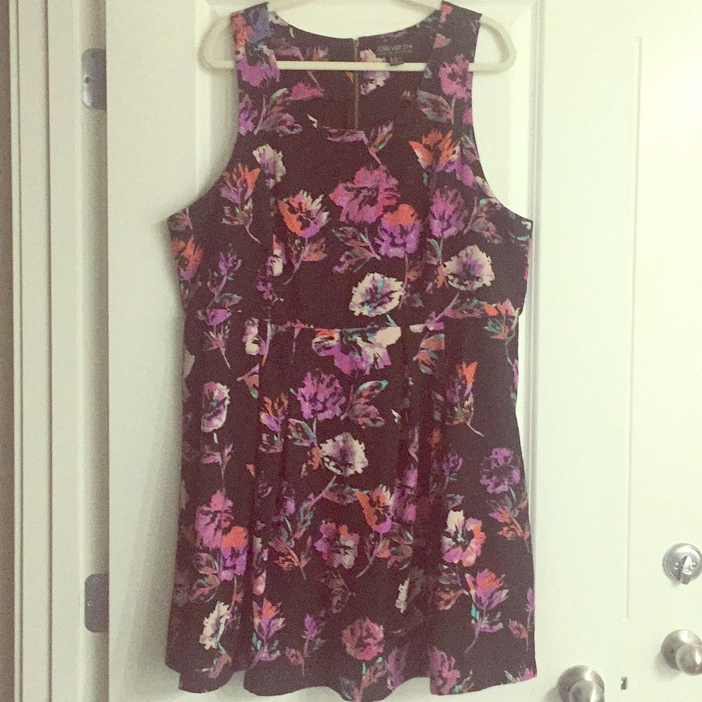 LOWEST: Forever 21 Sleeveless Floral Ponte Dress